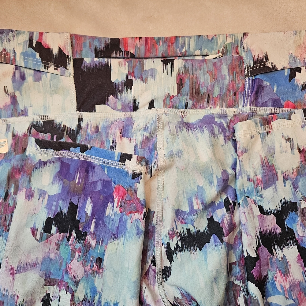 Women's Multicolor Patterned Shorts - Picture 6 of 8